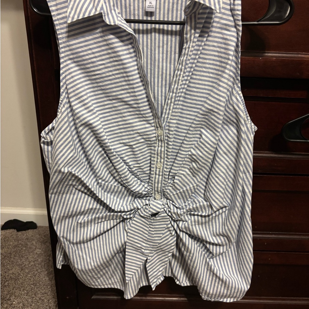 Nine West Black and White Sleeveless Button Down Blouse